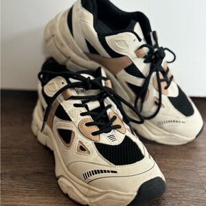 Steve Madden Black and Cream Athletic Shoes
